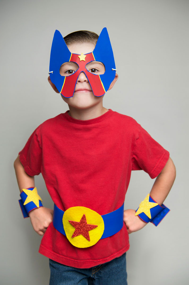 como fazer mascara super heroi caixa cereal papaelao criancas reciclagem (9)