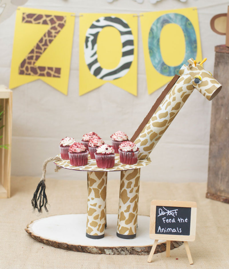 como fazer enfeite mesa aniversario infantil tema zoologico safari girafinha cupcake (1)