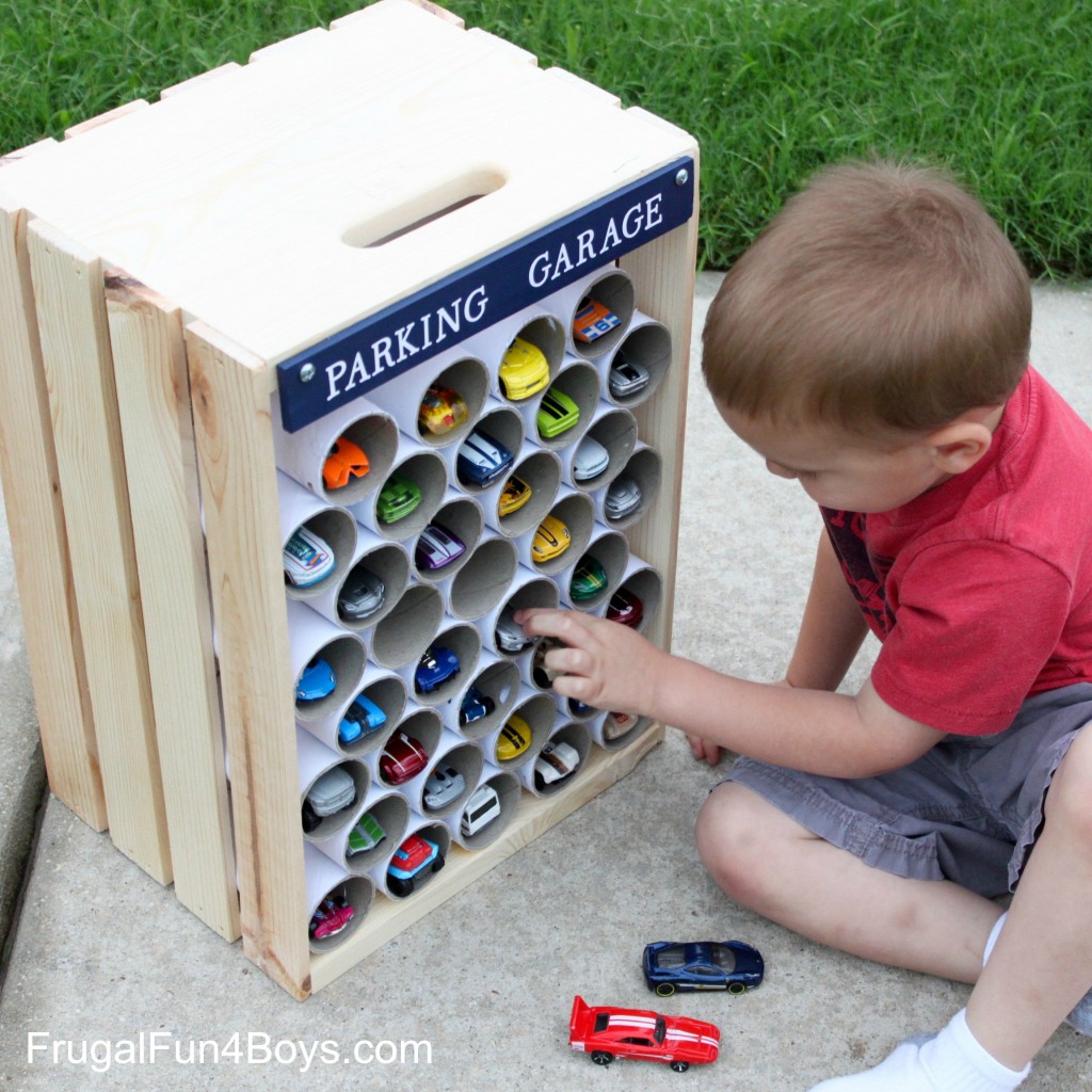 como fazer garagem carrinhos pequenos criancas brinquedo reciclado 5