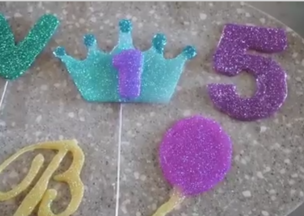 video letras decoradas com cola quente glitter decoracao festa infantil 1
